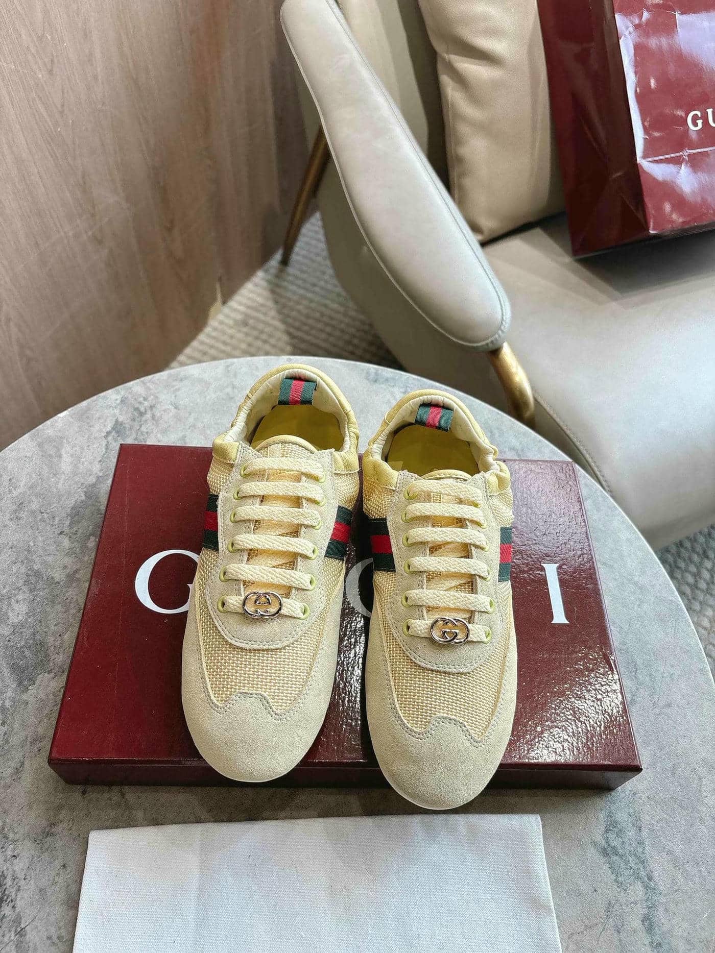 0010 Sneaker